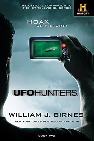 Buchcover UFO Hunters: Book Two | Birnes, William J. | EAN 9780765325211 | ISBN 0-7653-2521-7 | ISBN 978-0-7653-2521-1