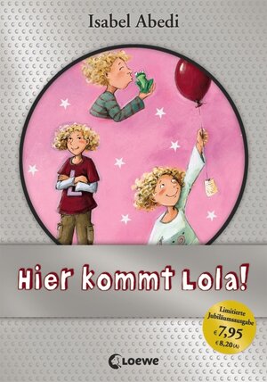 Buchcover Hier kommt Lola! | Isabel Abedi | EAN 9783785577905 | ISBN 3-7855-7790-7 | ISBN 978-3-7855-7790-5