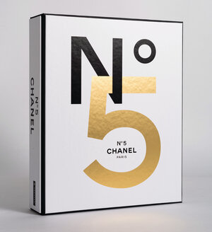 Buchcover Chanel N° 5 | Pauline Dreyfus | EAN 9783791386966 | ISBN 3-7913-8696-4 | ISBN 978-3-7913-8696-6