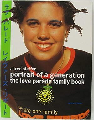 Portrait of a generation : the love parade family book.