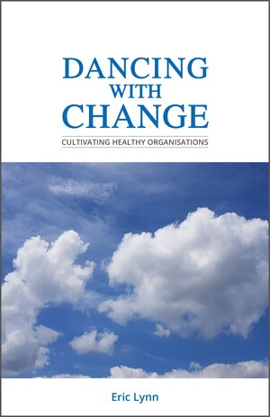 Buchcover Dancing with Change | Eric Lynn | EAN 9783949056000 | ISBN 3-949056-00-9 | ISBN 978-3-949056-00-0