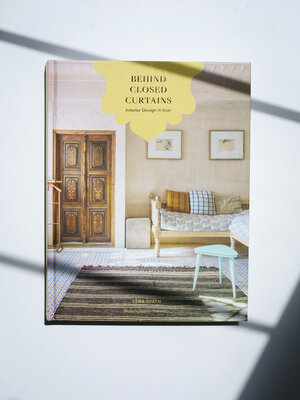 Buchcover Behind Closed Curtains | Lena Späth | EAN 9788461797790 | ISBN 84-617-9779-5 | ISBN 978-84-617-9779-0