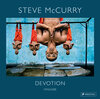 Buchcover Steve McCurry: Devotion. Hingabe. 150 Farbfotografien zeigen die vielen Gesichter eines universellen Gefühls