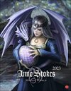 Buchcover Anne Stokes: Mystic World Posterkalender 2023. Mystische Wesen in einem großen Wandkalender für Fantasy-Fans. Kalender i