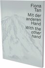 Buchcover Fiona Tan: Mit der anderen Hand / With the other hand