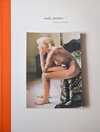 Buchcover nude, pensive